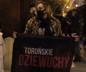 Czarny spacer ulicami Torunia 