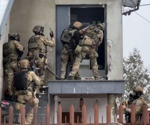 Podwójne zabójstwo na Targówku. Radek J. maczetą bronił się przed kontrterrorystami