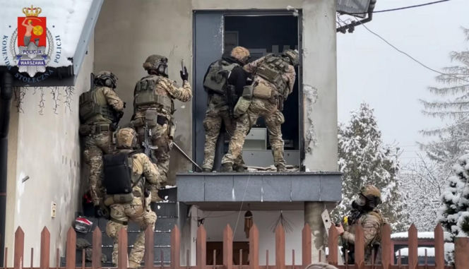 Podwójne zabójstwo na Targówku. Radek J. maczetą bronił się przed kontrterrorystami