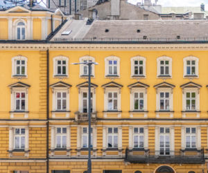 Południowa pierzeja Alej Jerozolimskich w centrum Warszawy