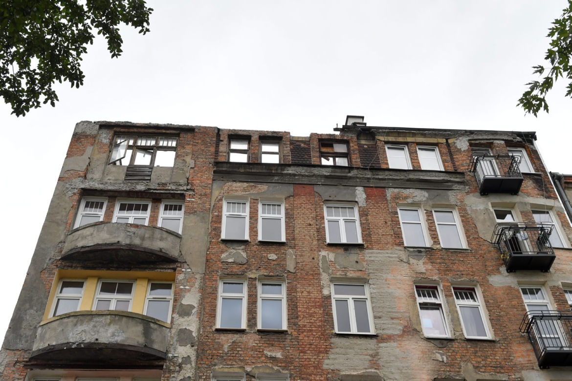 Urzędnicy zabrali nam dach