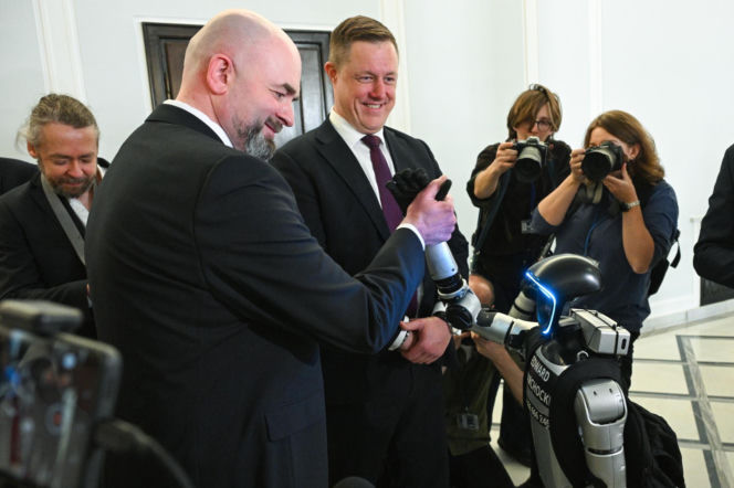 Robot humanoidalny Edward Warchocki w Sejmie