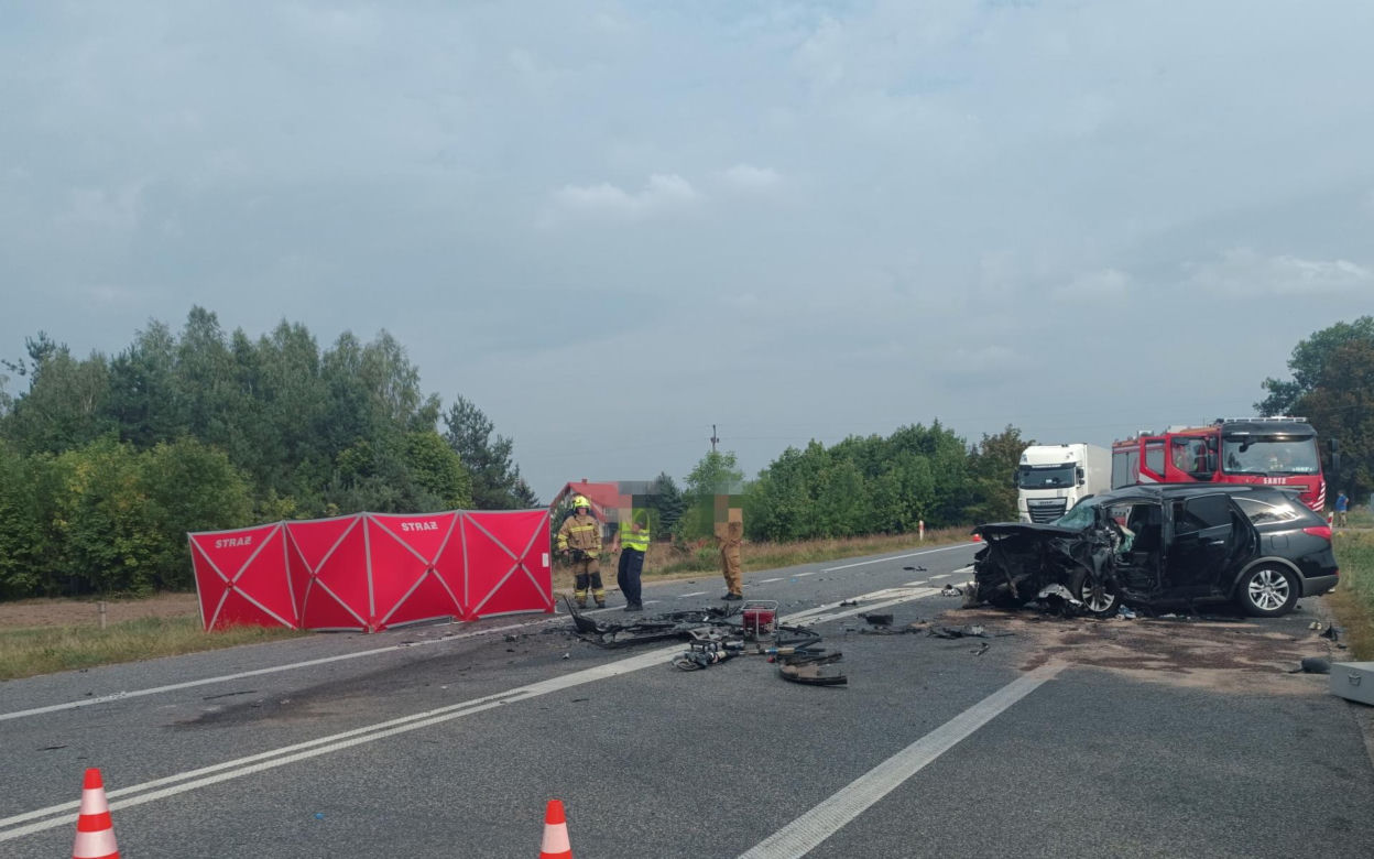 : Mama zginęła w wypadku, dziecko z urazem głowy trafiło do szpitala. Tragiczny finał brawurowej jazdy na trasie do Warszawy