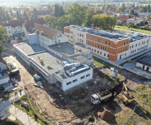 Rozbudowa Szpitala Powiatowego w Szczytnie. Do placówki trafiło ponad 13 ton sprzętu medycznego 