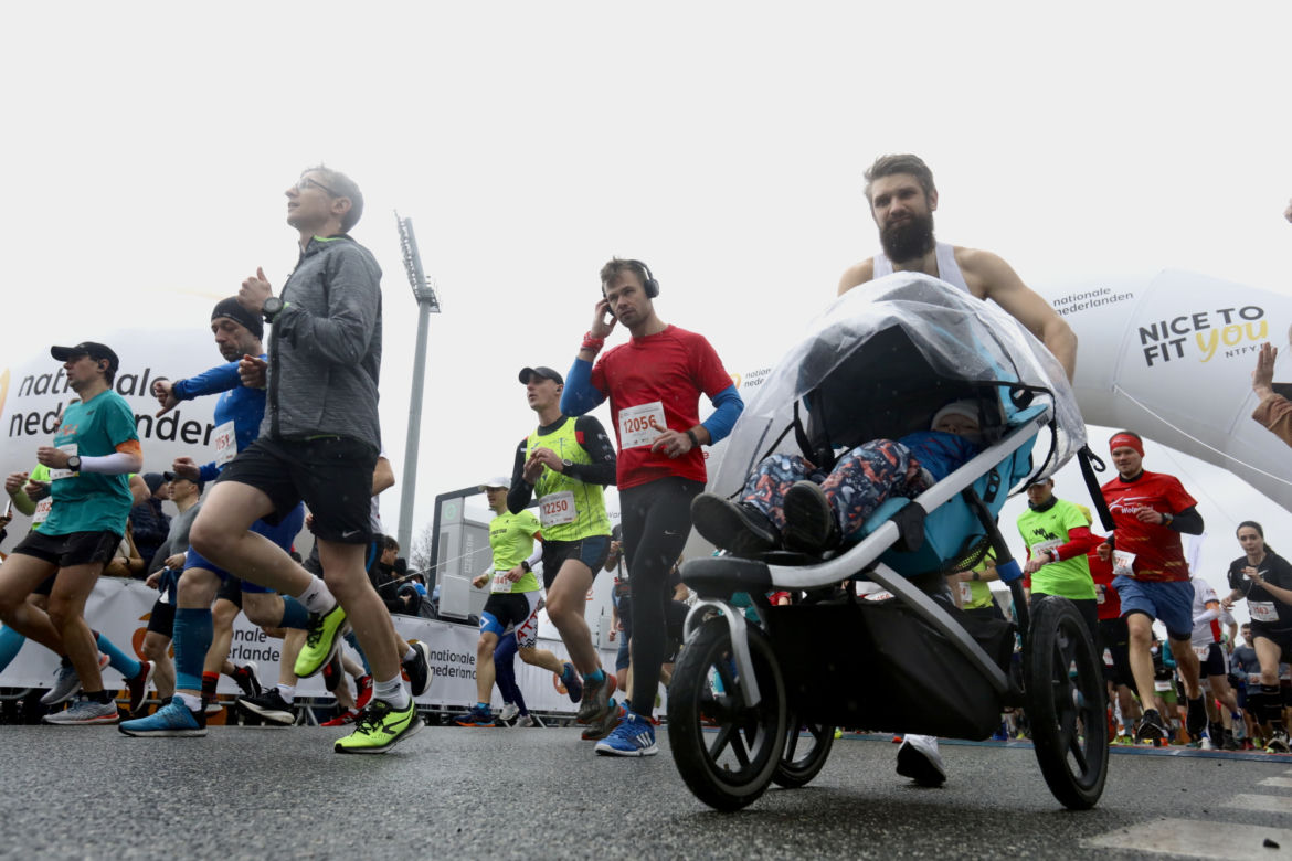 17. Półmaraton Warszawskie. Gigantyczne utrudnienia w stolicy. Ulicami przebiegnie 15 tysięcy osób!