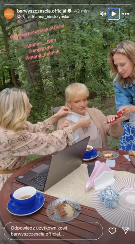 Barwy szczęścia nowy sezon na planie. Małgorzata (Adrianna Biedrzyńska), Asia Sokalska (Anna Gzyra), Malwina (Joanna Gleń)