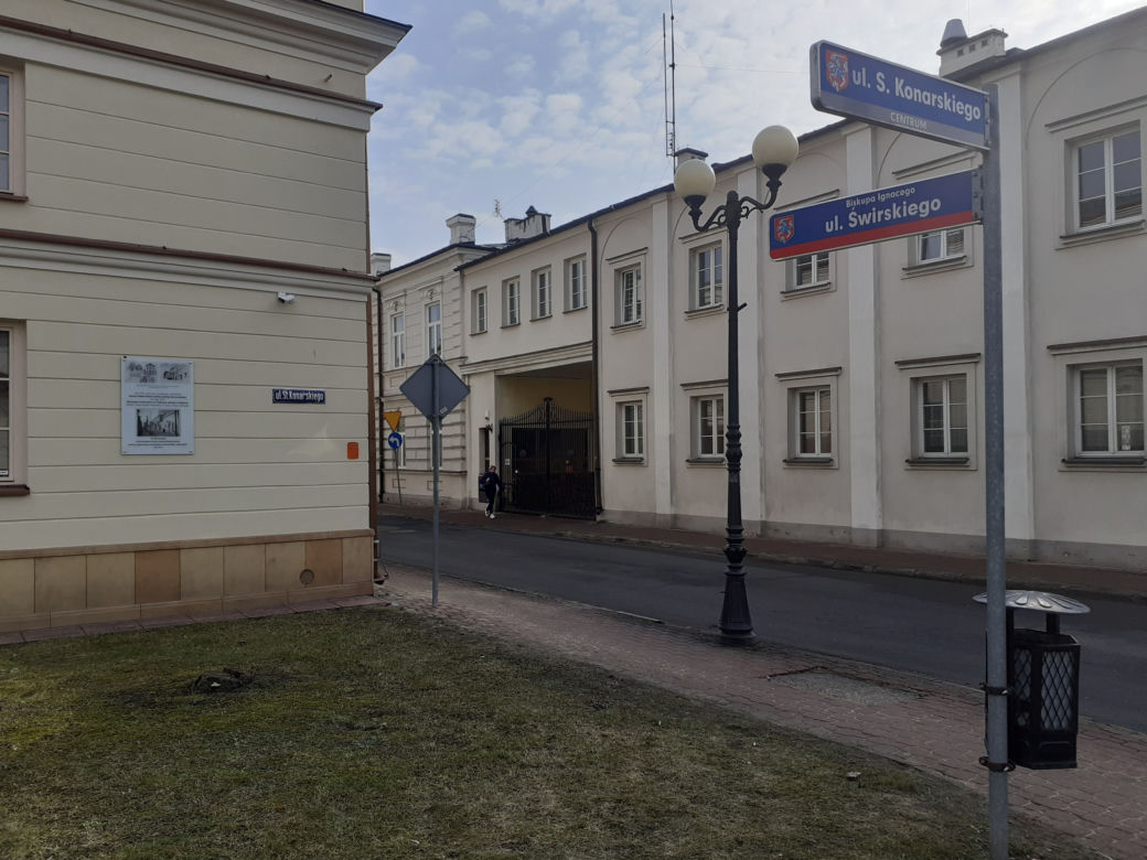 Siedleckie szkoły przy ul. Konarskiego i Prusa i ich okolica w lutym 2021 roku
