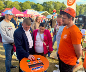 Gorące gwiazdy i tłumy mieszkańców! Ekipa ESKA Summer City na dożynkach w Kobierzycach