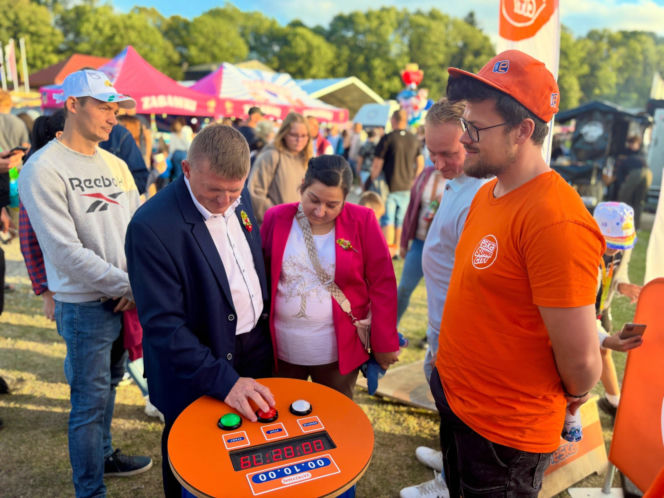 Gorące gwiazdy i tłumy mieszkańców! Ekipa ESKA Summer City na dożynkach w Kobierzycach