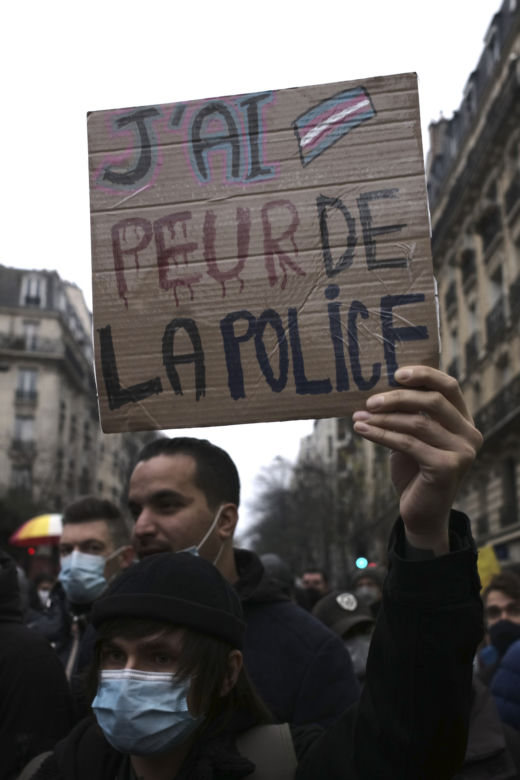 Francja płonie! Wielki atak na policję, dziesiątki rannych