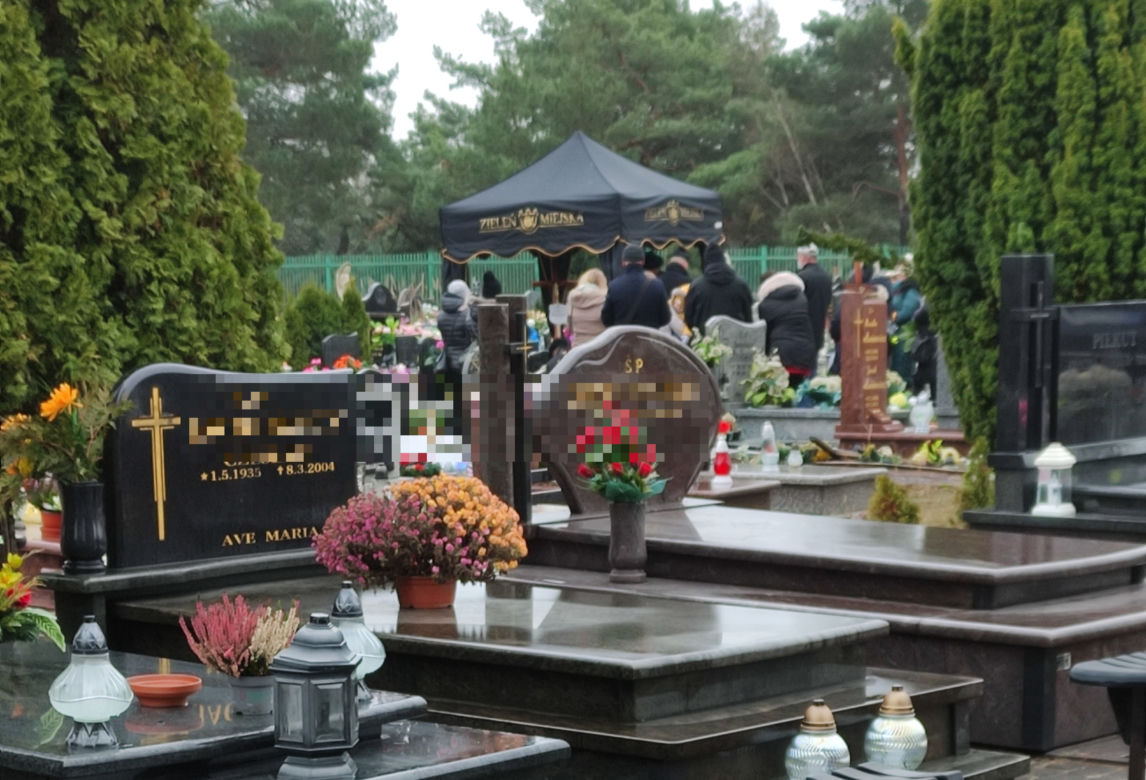 Zakatowana Zuzia jest już wśród aniołków. Widok maleńkiej urny łamie serce