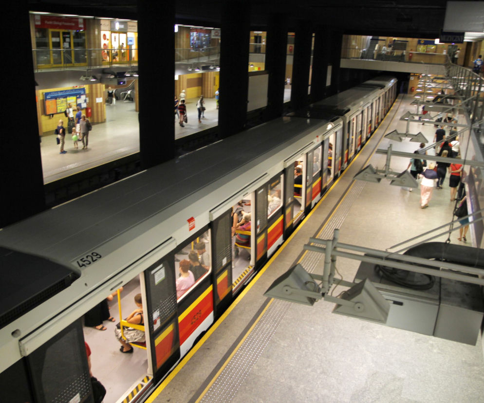 ZTM Warszawa: więcej pociągów metra w godzinach szczytu