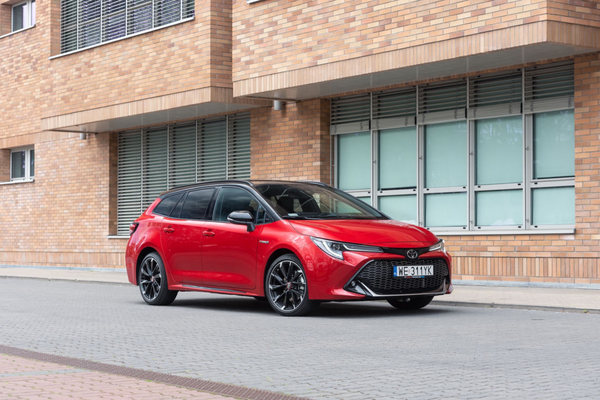 Toyota Corolla TS Kombi GR Sport 2.0 Hybrid 180 KM e-CVT 