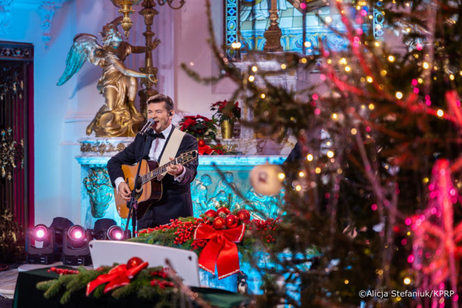 Karol i Marta Nawroccy na kolędowaniu