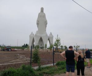 Gigantyczna figura prawie gotowy! 55-metrowa Maryja już przyciąga tłumy. Robi wrażenie 