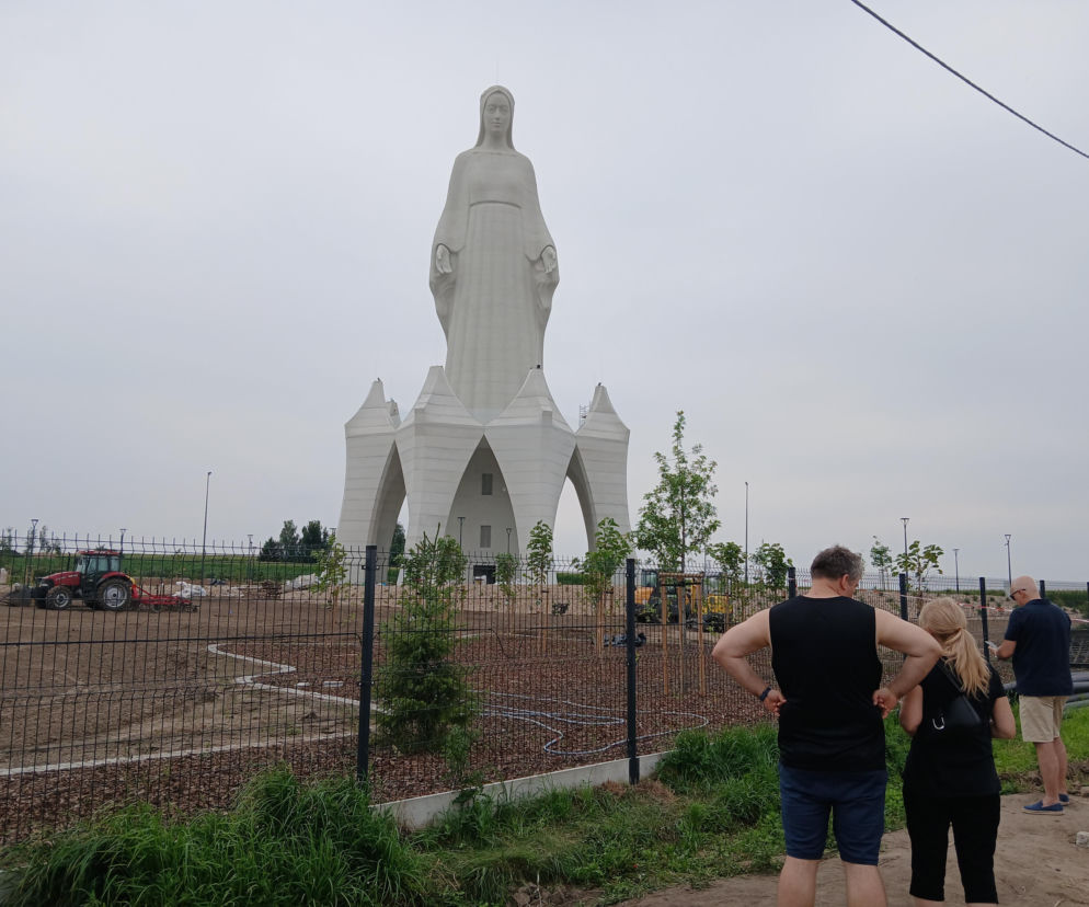 Gigantyczna figura prawie gotowy! 55-metrowa Maryja już przyciąga tłumy. Robi wrażenie 