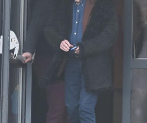 Daniel Olbrychski pali pod zakazem palenia