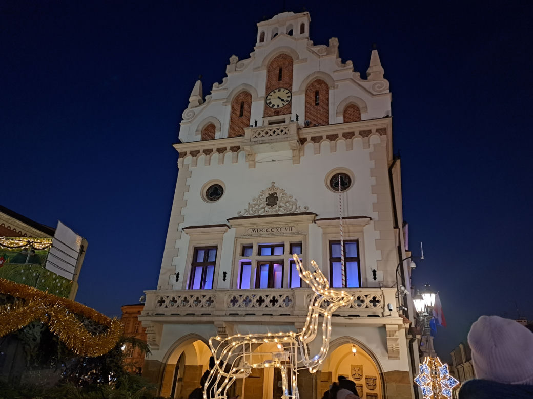 Świąteczne Miasteczko w Rzeszowie. Rynek rozbłysnął milionem światełek!