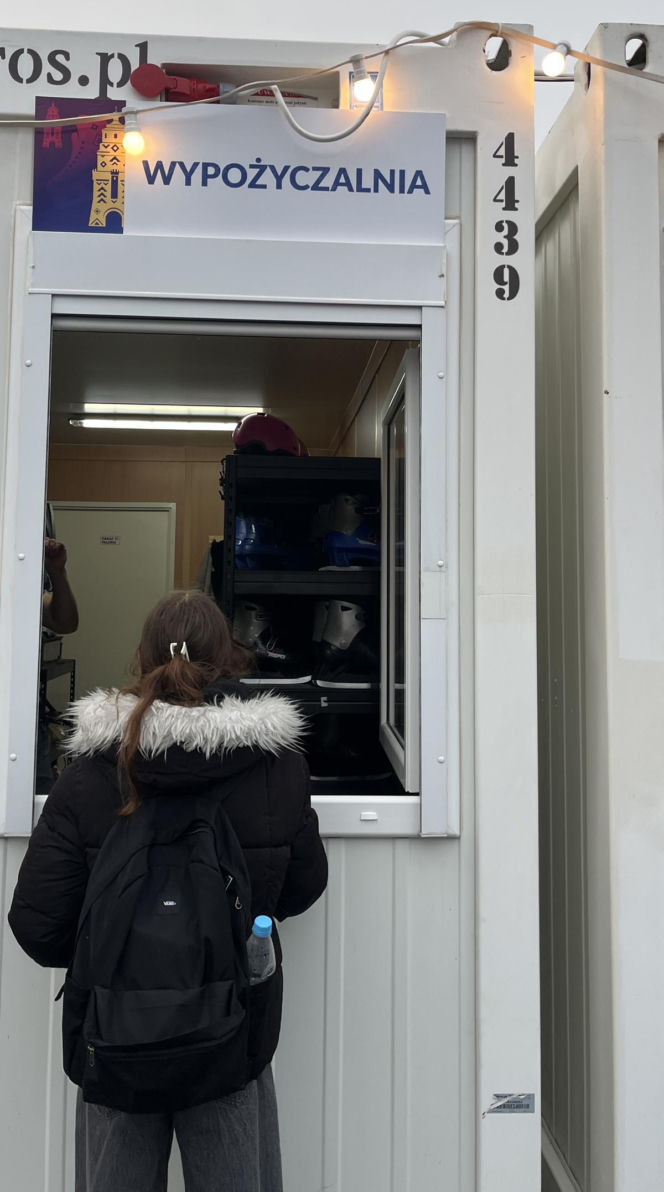 Lodowisko wróciło do centrum Lublina. Plac Litewski znów pełen łyżwiarz