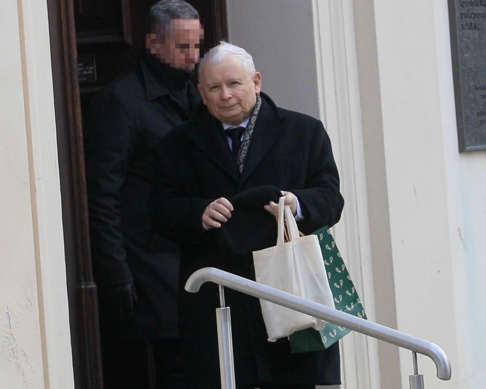 Kaczyński pojechał w święta na cmentarz