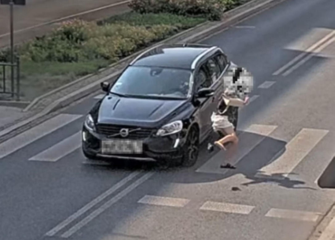  Łódź. Kobieta potrącona na przejściu. Patrzyła nie na drogę, tylko w telefon [ZDJĘCIA]