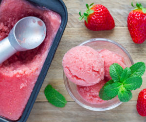 Sorbet truskawkowy z winem i miętą