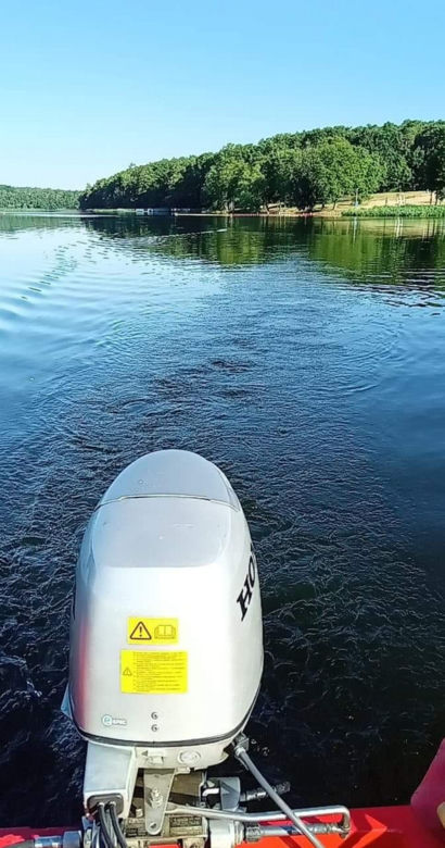 21-latek nie żyje. Śmiertelny wypadek kajaka na Jeziorze Górskim pod Płockiem [ZDJĘCIA]