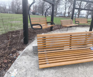 Nowy park w Warszawie już zniszczony. Przykro się na to patrzy