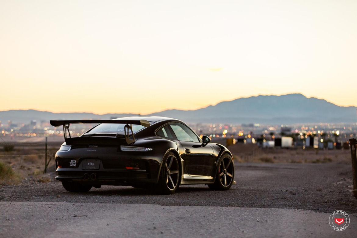 Porshe na felgach Vossen