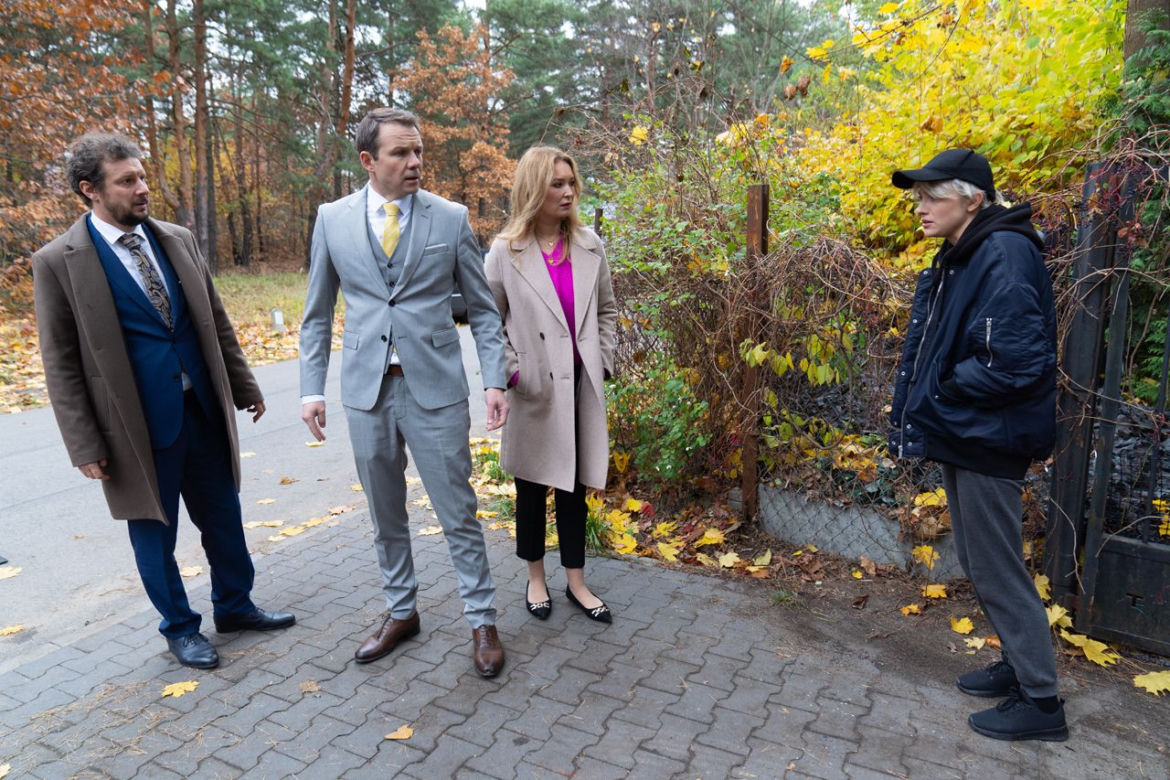 Barwy szczęścia odc. 2593. Karolina (Marta Dąbrowska), Rafał Zaborski (Wojciech Solarz), Bruno (Lesław Żurek), Ada (Kamila Janik)