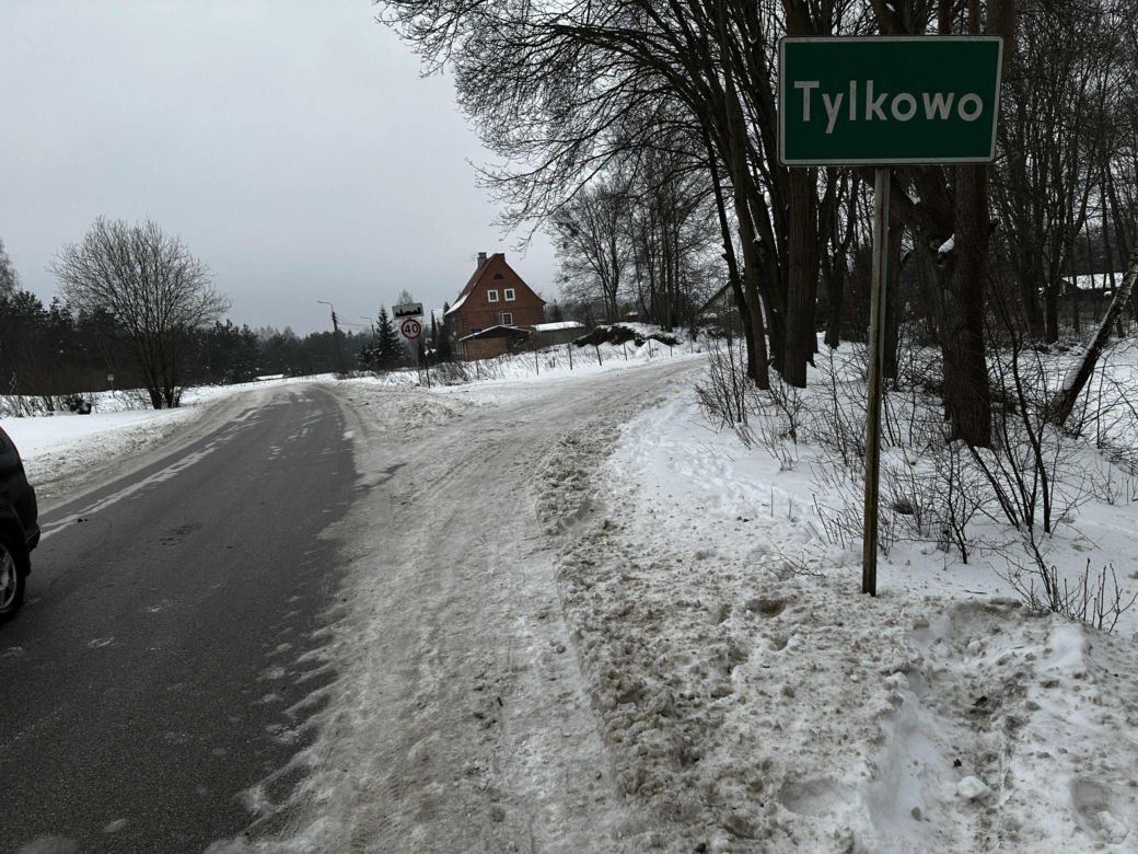 2-letnia dziewczynka została postrzelona w domu na terenie gminy Pasym