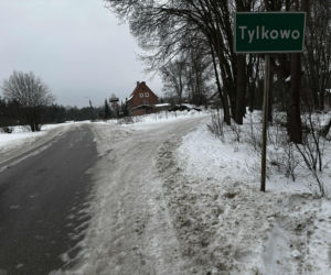 2-letnia dziewczynka została postrzelona w domu na terenie gminy Pasym