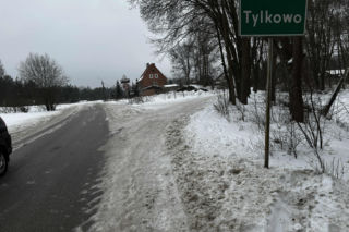 2-letnia dziewczynka została postrzelona w domu na terenie gminy Pasym