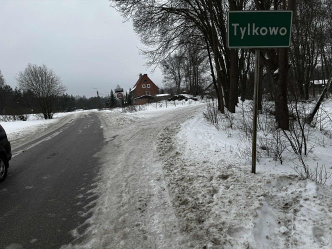 2-letnia dziewczynka została postrzelona w domu na terenie gminy Pasym