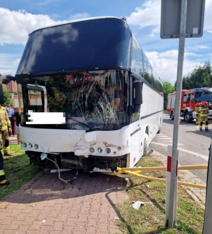 Poważny wypadek w Starym Zamościu. W autokarze były 23 osoby