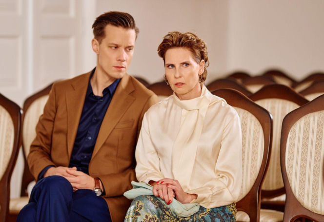 Na Wspólnej, odcinek 4174: Prowokacja Kaliny w dniu ślubu kończy się dramatycznym upadkiem ze schodów - ZDJĘCIA