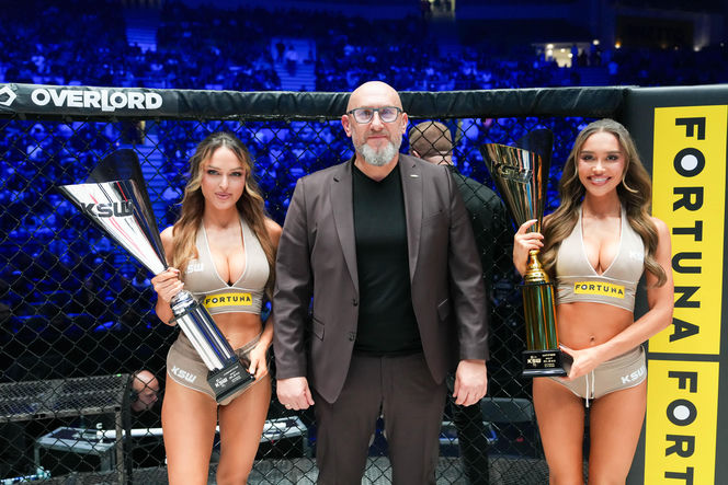KSW 112. Ring girls
