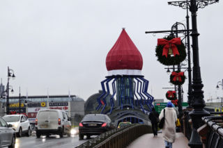 Wielka, czerwona czapka góruje nad Gorzowem