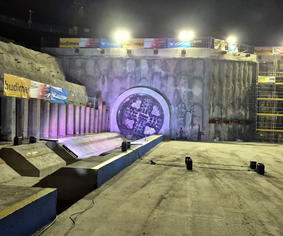 Pod Pisarzową jeden z tuneli ma już 890 metrów długości. Drugi 67 m