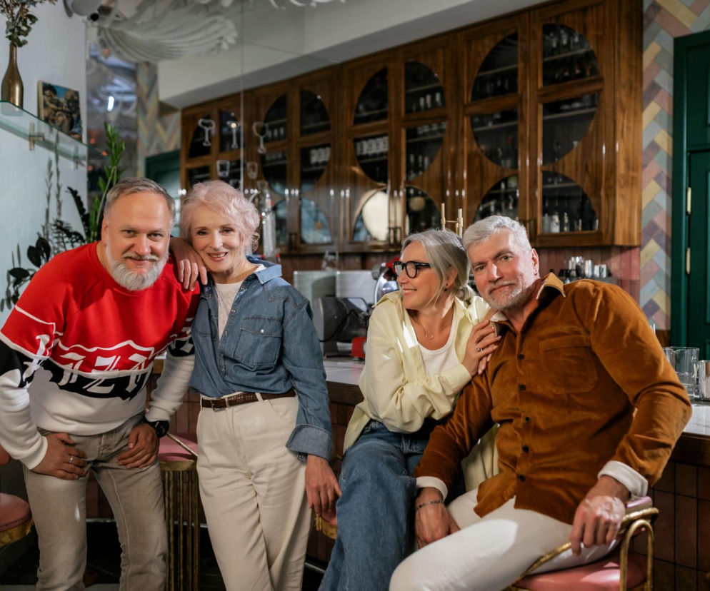 Seniorzy także dbają o swoje relacje romantyczne – pomaga im w tym innowacja „Dojrzale Razem”