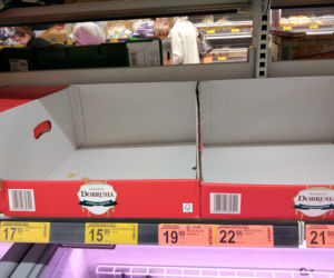 W Tarnowie SĄ jeszcze maseczki! Ich cena ZWALA z nóg! Środki czystości schodzą na pniu! 
