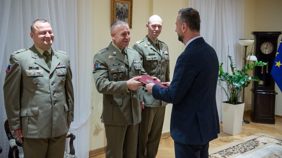 Nowy dowódca CyberWojsk. Gen. bryg. Mariusz Chmielewski na czele cyfrowej obrony