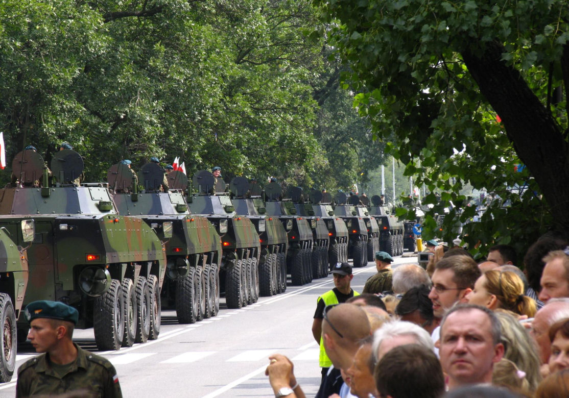 Wielka defilada w Warszawie. To Lech Kaczyński rozpoczął wojskowe pokazy w 2007 roku