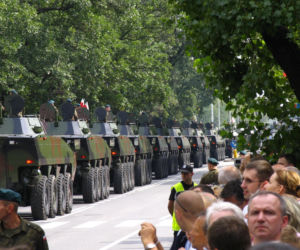 Wielka defilada w Warszawie. To Lech Kaczyński rozpoczął wojskowe pokazy w 2007 roku