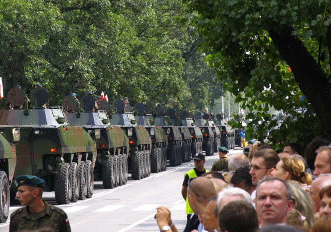 Wielka defilada w Warszawie. To Lech Kaczyński rozpoczął wojskowe pokazy w 2007 roku