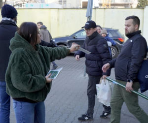 Protest związkowców i pracowników marketów pod katowickim dyskontem. Przed świętami prosimy o jedno