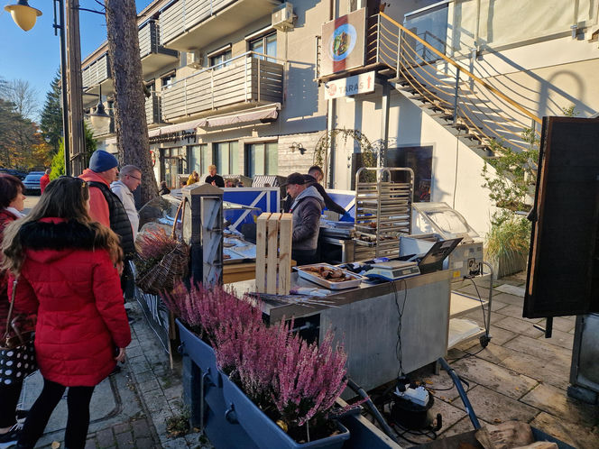 Nowy trend nad morzem! Lody i pamiątki w połowie listopada? Ta nadmorska miejscowość jest czynna cały rok