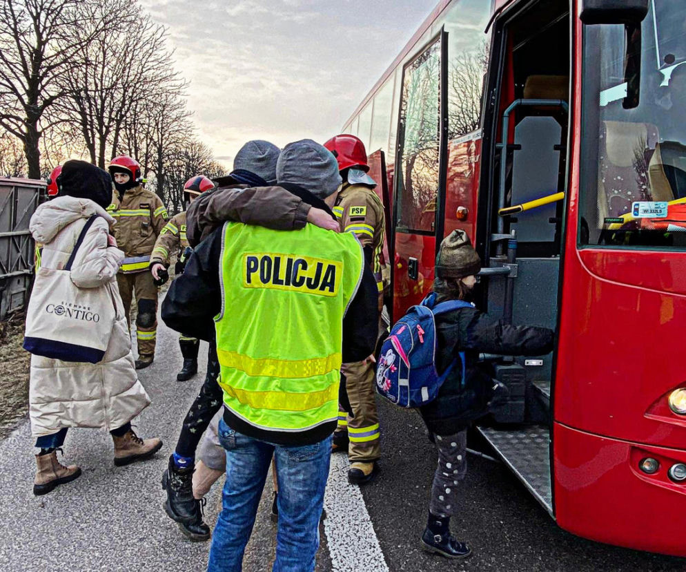 wypadek autokaru z uchodźcami