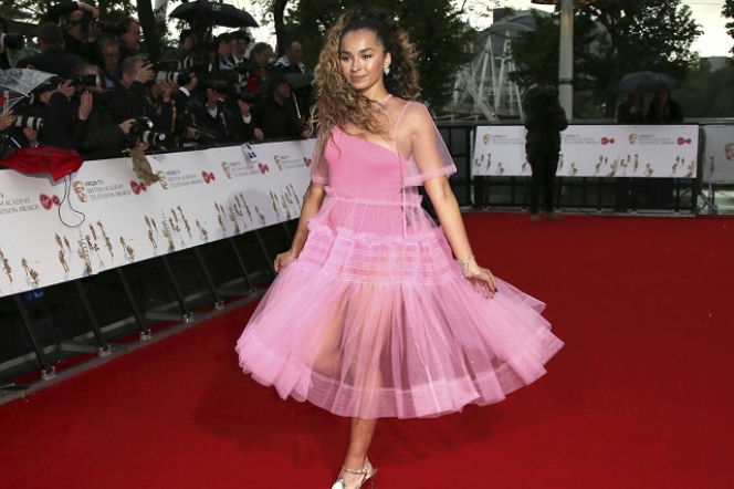 Ella Eyre w Polsce. Wokalistka wystąpi na ESKA Music Awards