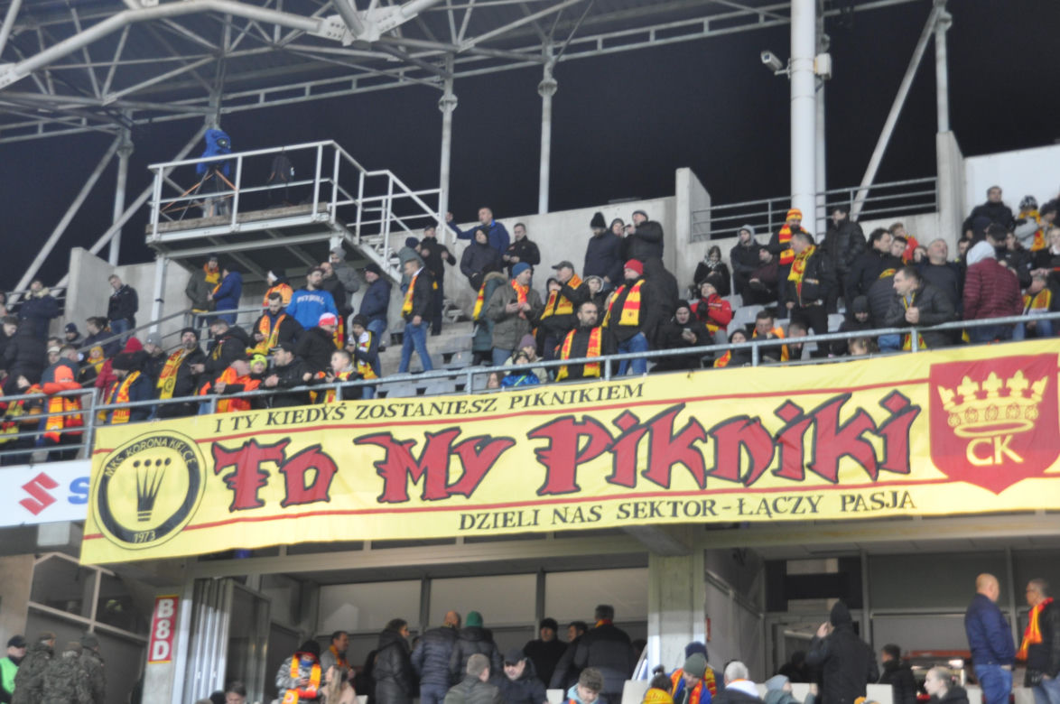 Żółto-czerwono na Suzuki Arenie! Zdjęcia kibiców na meczu Korona Kielce - Jagiellonia Białystok